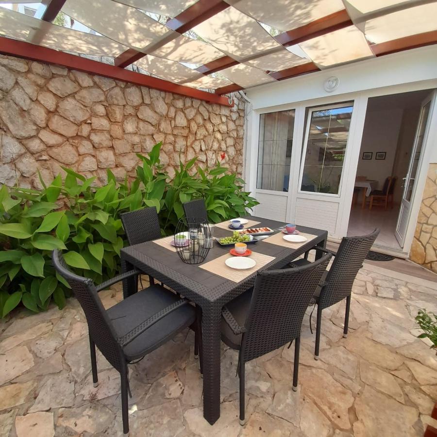 2-Bedroom Apartment 300M From Beach In Punat Exteriör bild