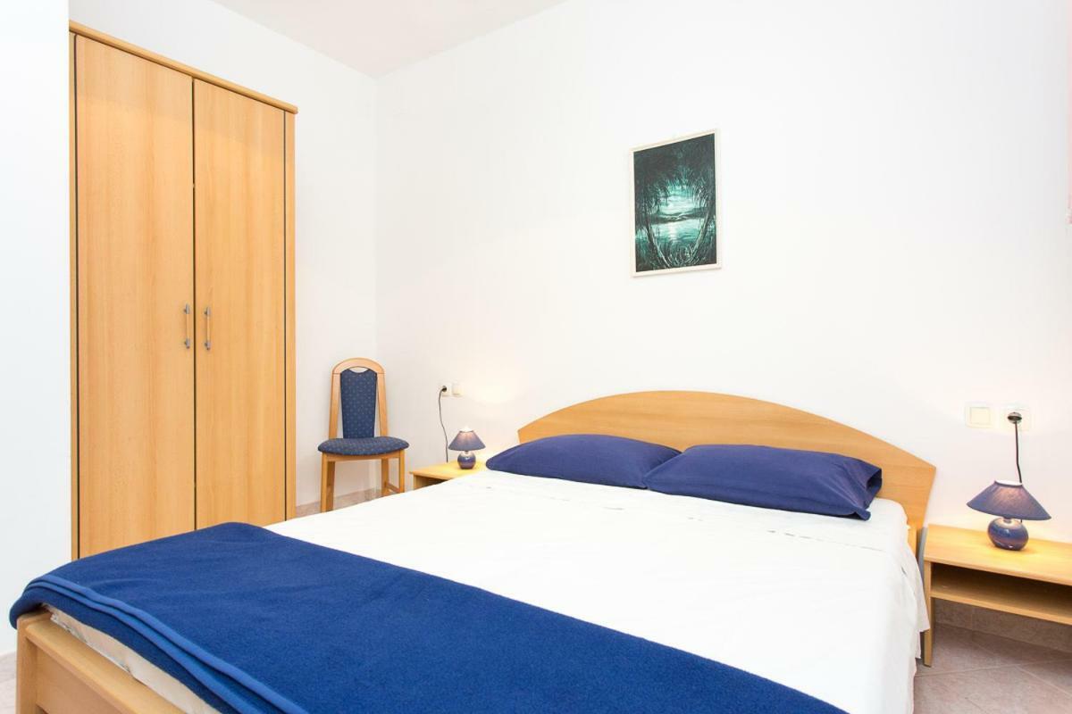 2-Bedroom Apartment 300M From Beach In Punat Exteriör bild