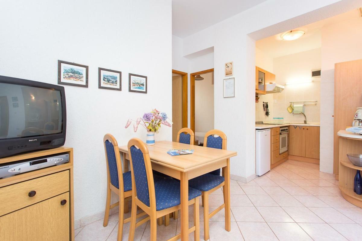 2-Bedroom Apartment 300M From Beach In Punat Exteriör bild