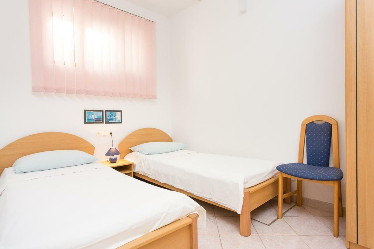 2-Bedroom Apartment 300M From Beach In Punat Exteriör bild