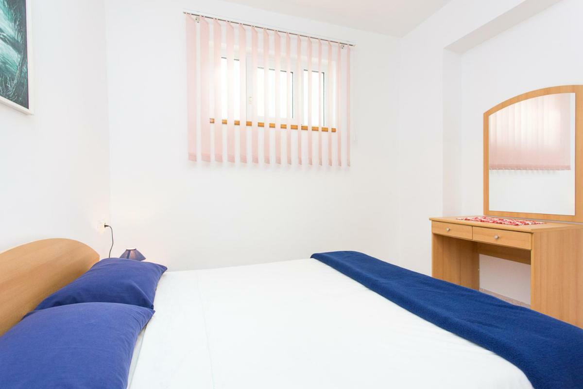 2-Bedroom Apartment 300M From Beach In Punat Exteriör bild